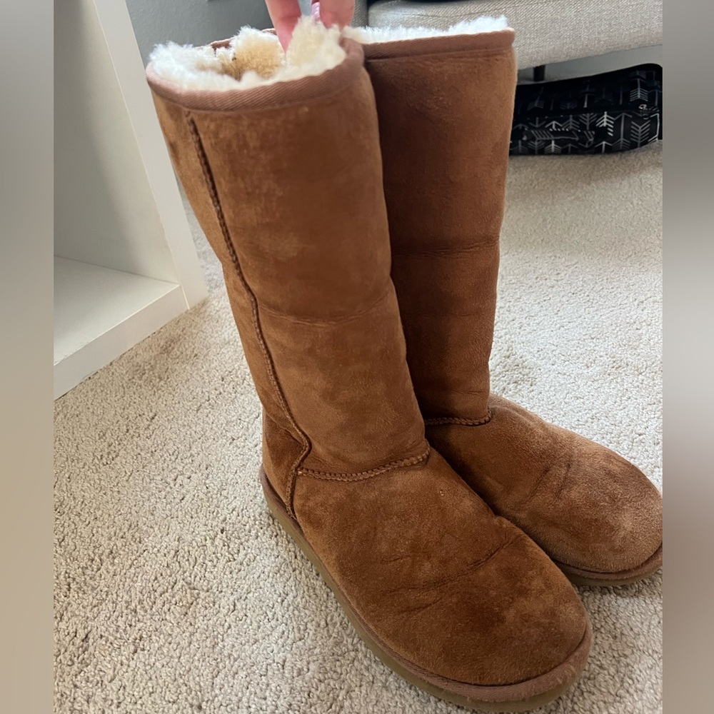 UGG tall boot in chestnut, size 8.5